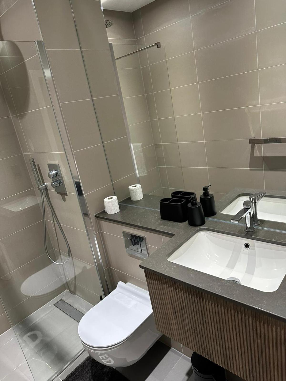 Richardson Deluxe Apartments - 3 Bed لندن المظهر الخارجي الصورة
